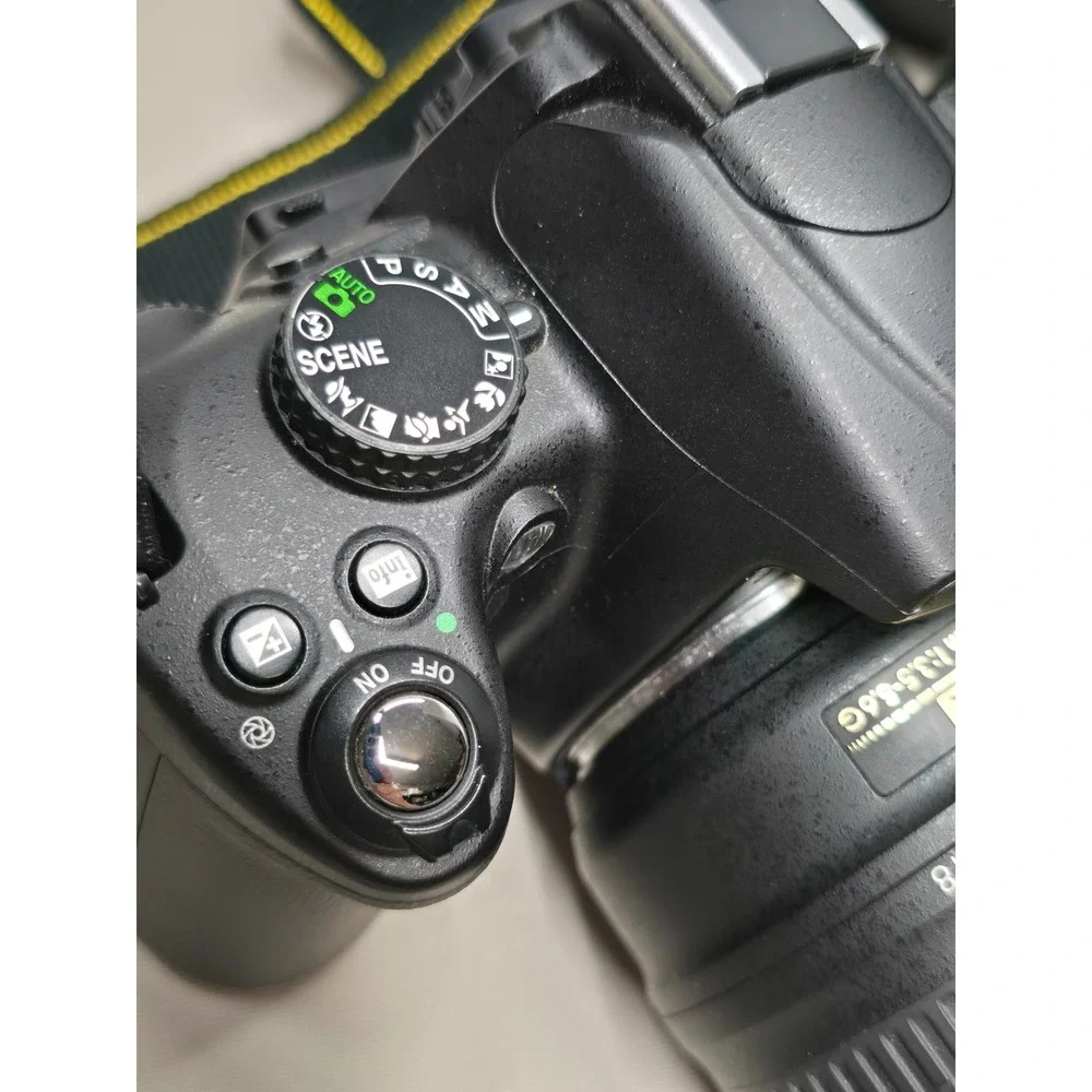 Nikon D5000 12MP DSLR Digital Camera with Nikon 18-55mm & 55-200mm lens Case
